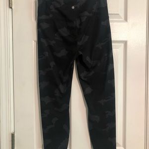 Cropped camo leggings